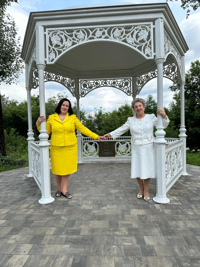 Председатель Союза женщин Липецкой области Урываева В.И. и член президиума СЖЛО Бычкова Е.И. приняли участие в ежегодном мероприятии «Свадьба любимому городу»