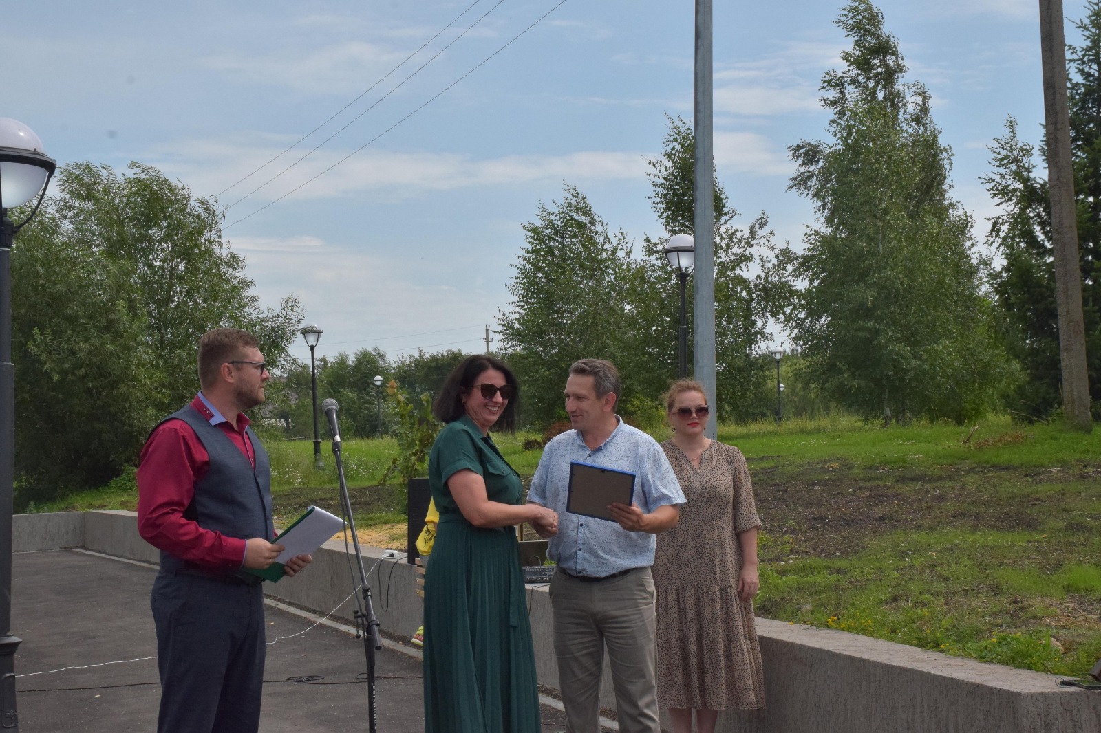 В молодежном парке Тербунского райцентра состоялось торжественное открытие набережной