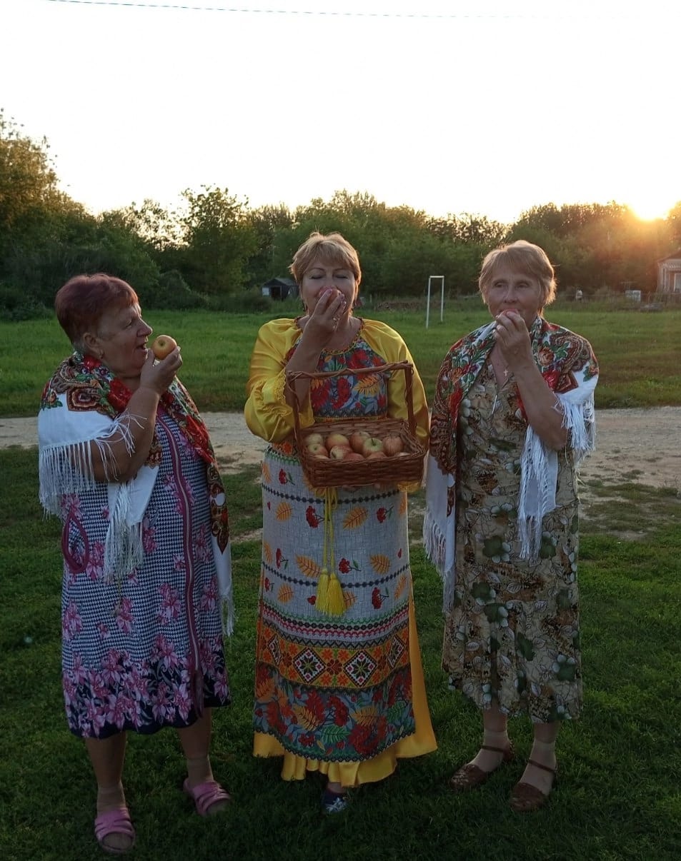В Яблочный Спас угощаем вас