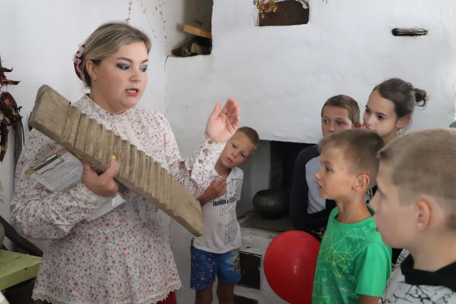 Союз женщин Елецкого района поздравил ребят с началом учебного года