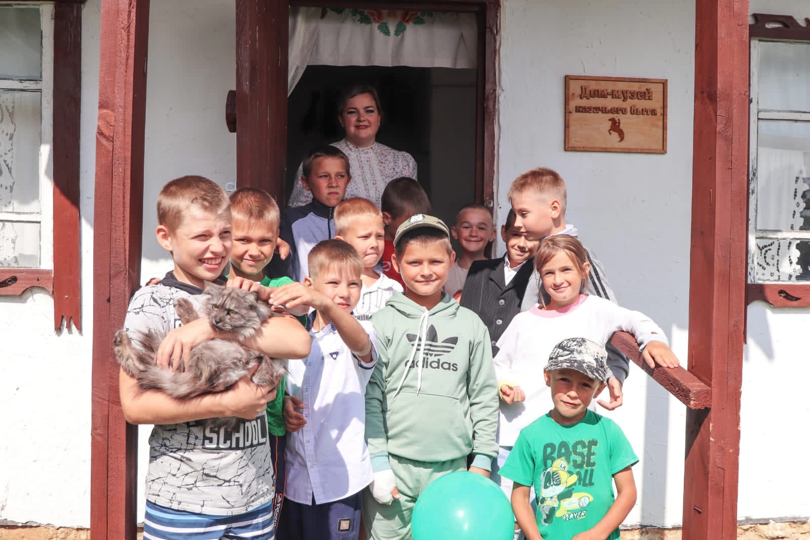 Союз женщин Елецкого района поздравил ребят с началом учебного года