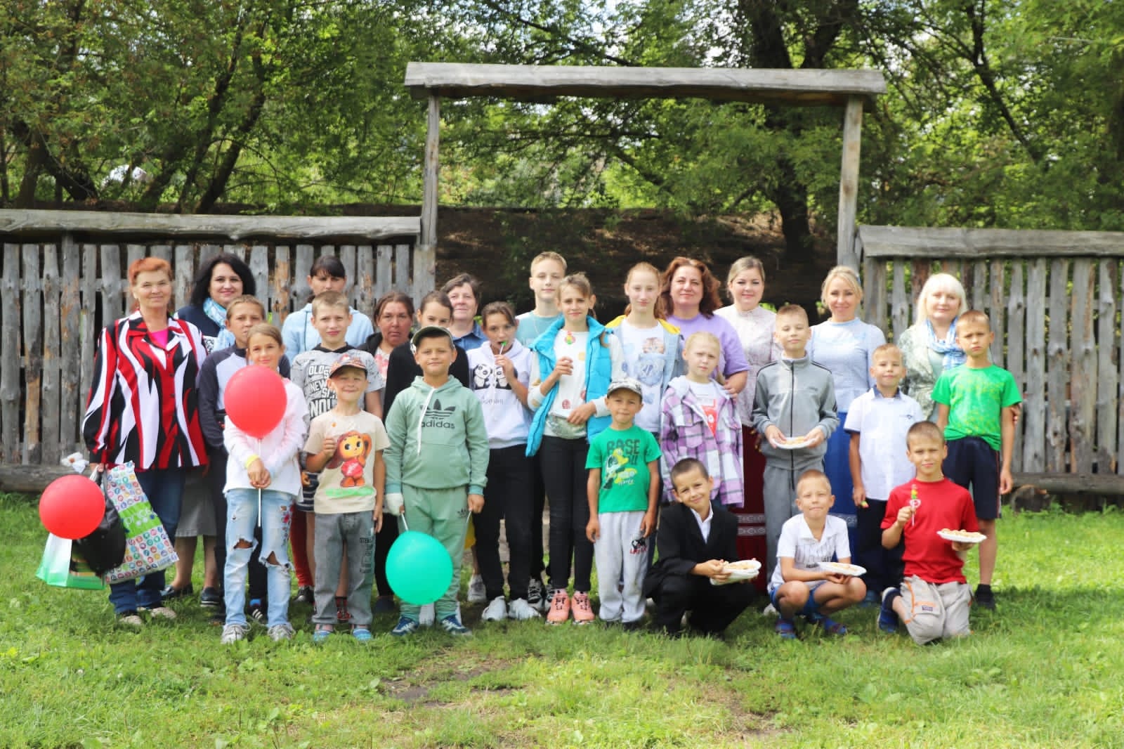 Союз женщин Елецкого района поздравил ребят с началом учебного года