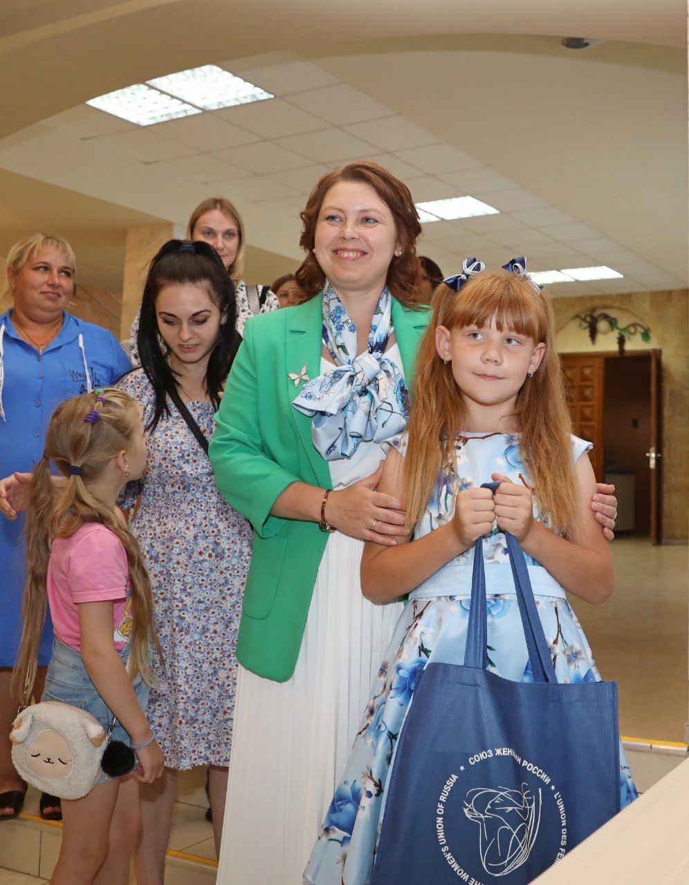 Союз женщин России по всей стране ежегодно запускает акцию «Помоги собрать ребенка в школу»