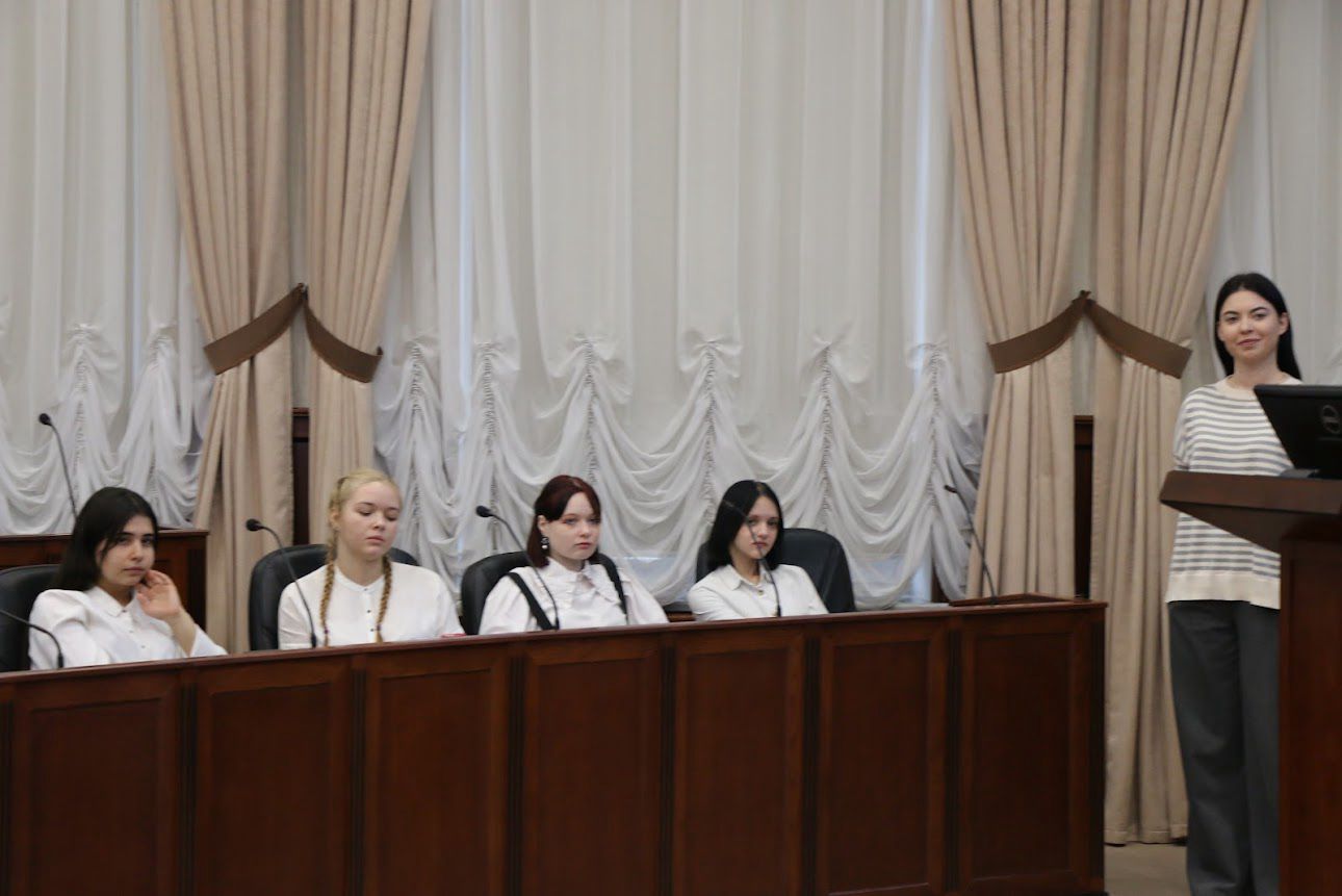 В Липецком Горсовете прошла экскурсия для учеников 17 школы