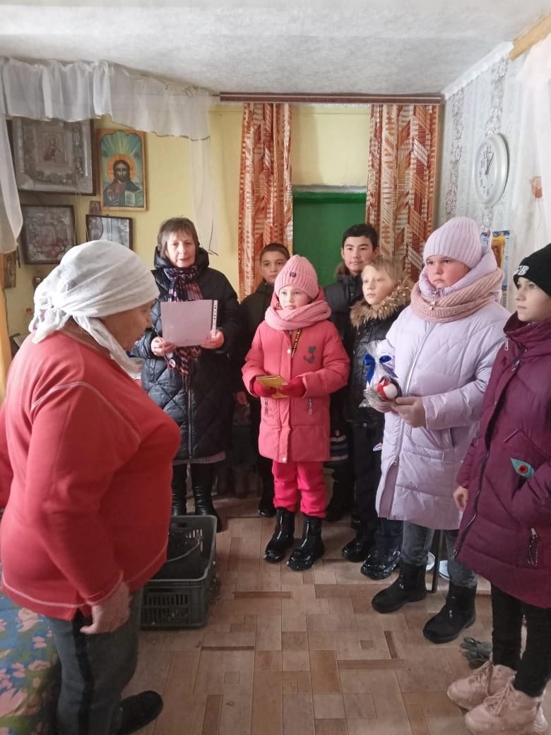 Учащиеся школ Задонского района поздравили мам, чьи сыновья являются участниками специальной военной операции