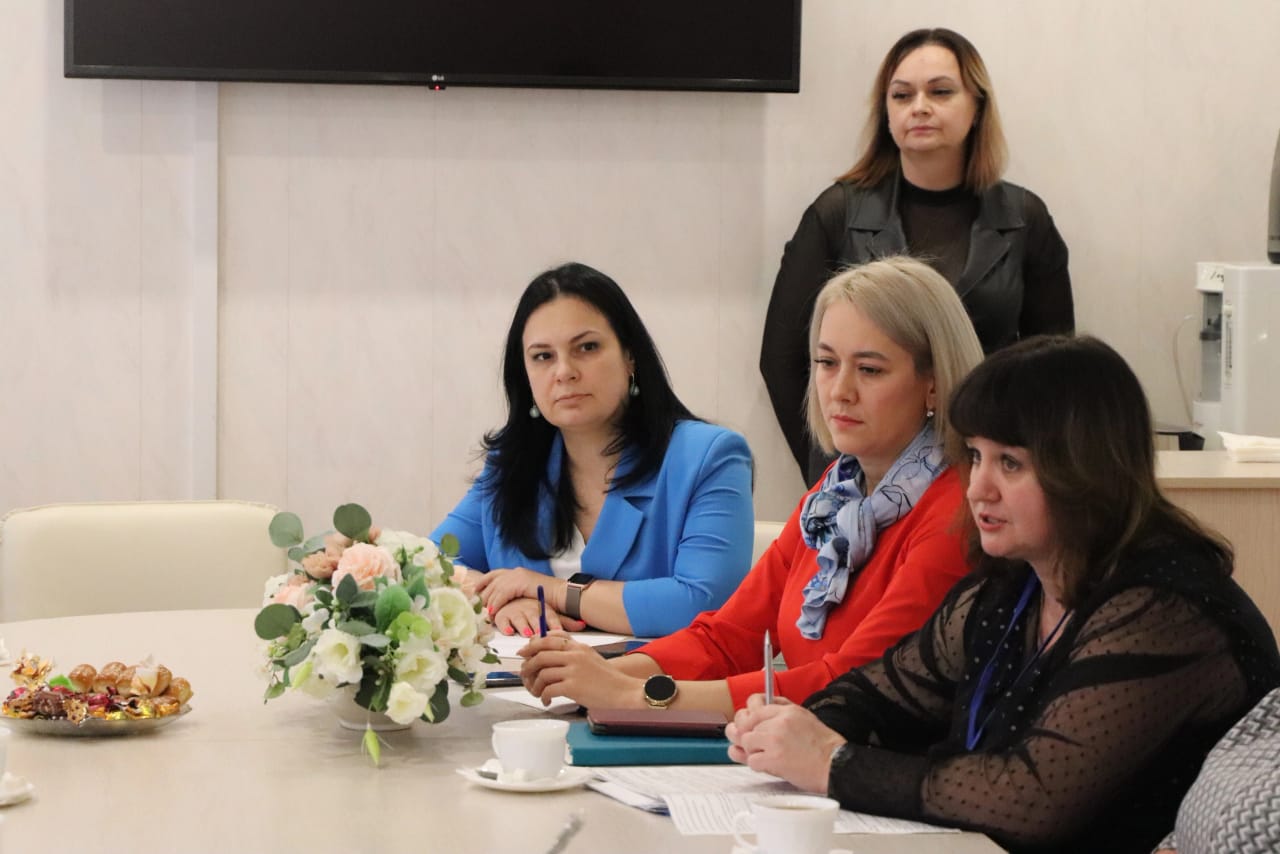 Активом Елецкого районного отделения Союза женщин организована встреча с матерями и жёнами военнослужащих – участников специальной военной операции.