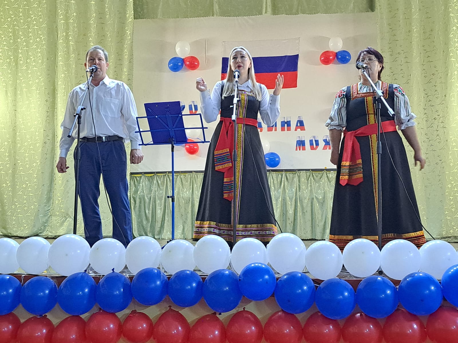 "НАРОД И АРМИЯ ЕДИНЫ!"