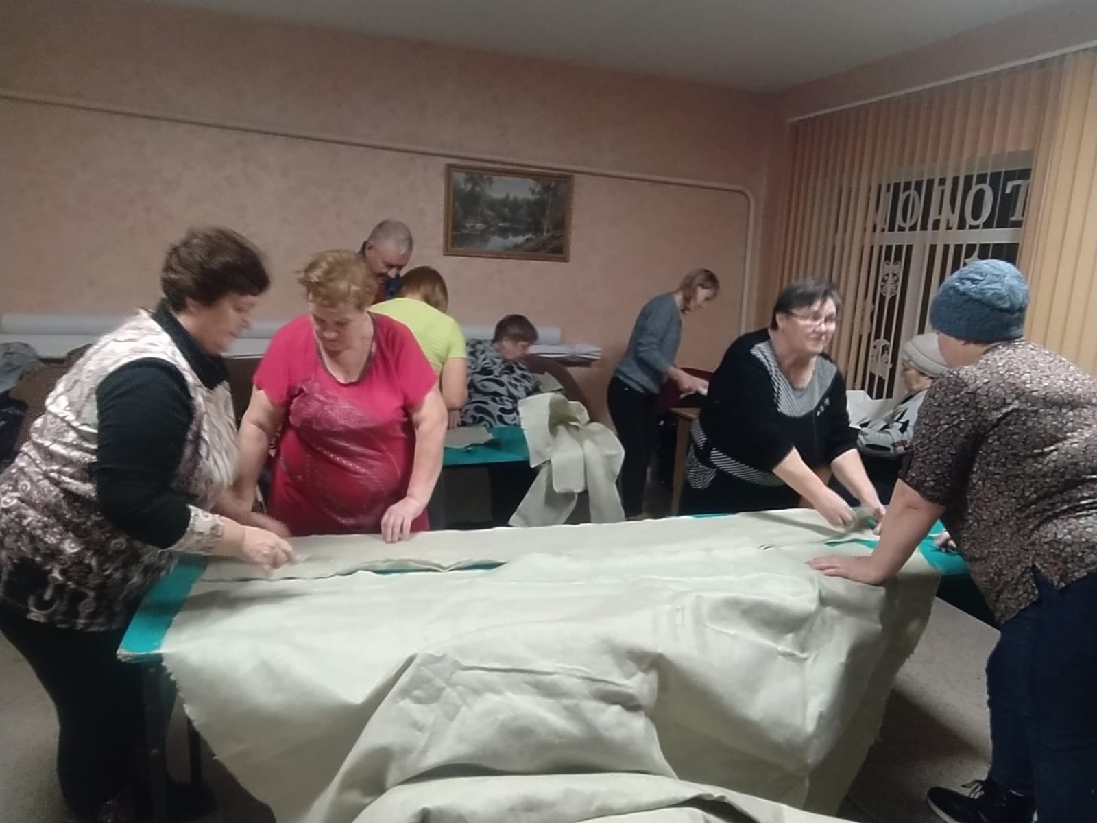 По инициативе женсовета с. Васильевка Воловского округа в селе начали изготавливать для участников СВО «Сухие души»