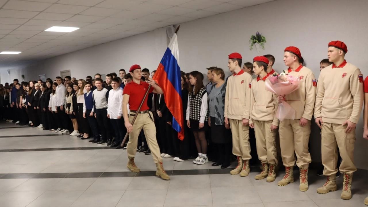 22 января в МБОУ СОШ с. Тербуны состоялось торжественное открытие Парты Героя бывшего ученика школы Николая Воронина