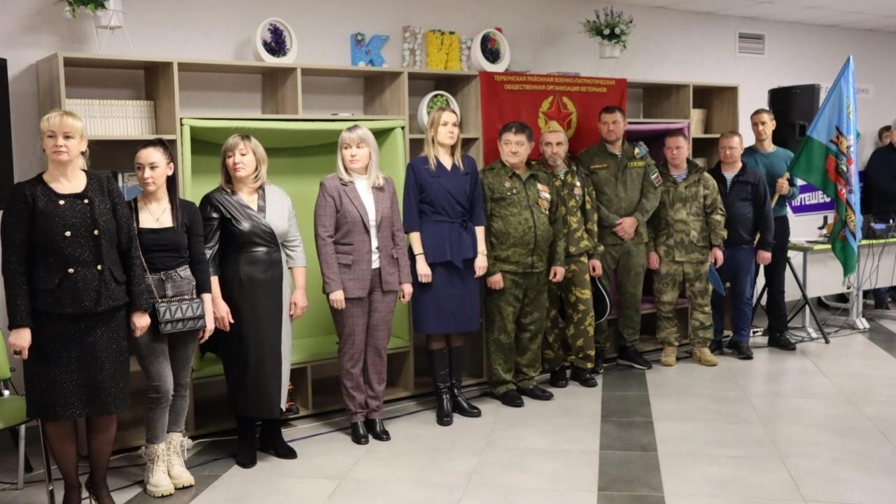 22 января в МБОУ СОШ с. Тербуны состоялось торжественное открытие Парты Героя бывшего ученика школы Николая Воронина