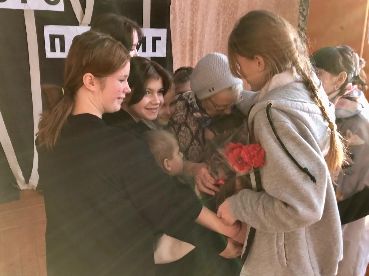 Активистки Краснинского районного отделения ЛООО "Союз женщин Липецкой области"встретились с блокадницей Ленинграда Колотухиной Тамарой Антоновной