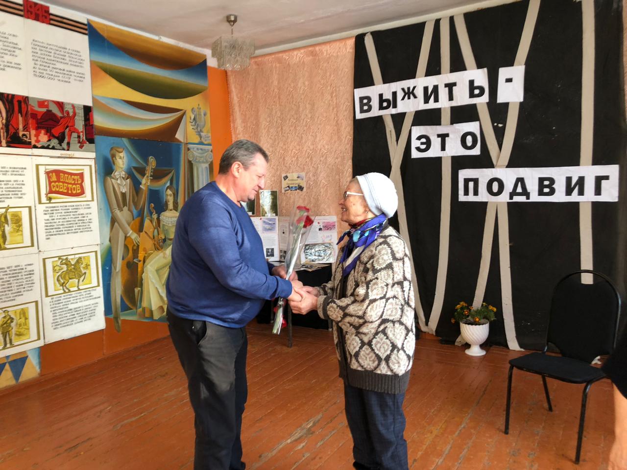 Активистки Краснинского районного отделения ЛООО "Союз женщин Липецкой области"встретились с блокадницей Ленинграда Колотухиной Тамарой Антоновной