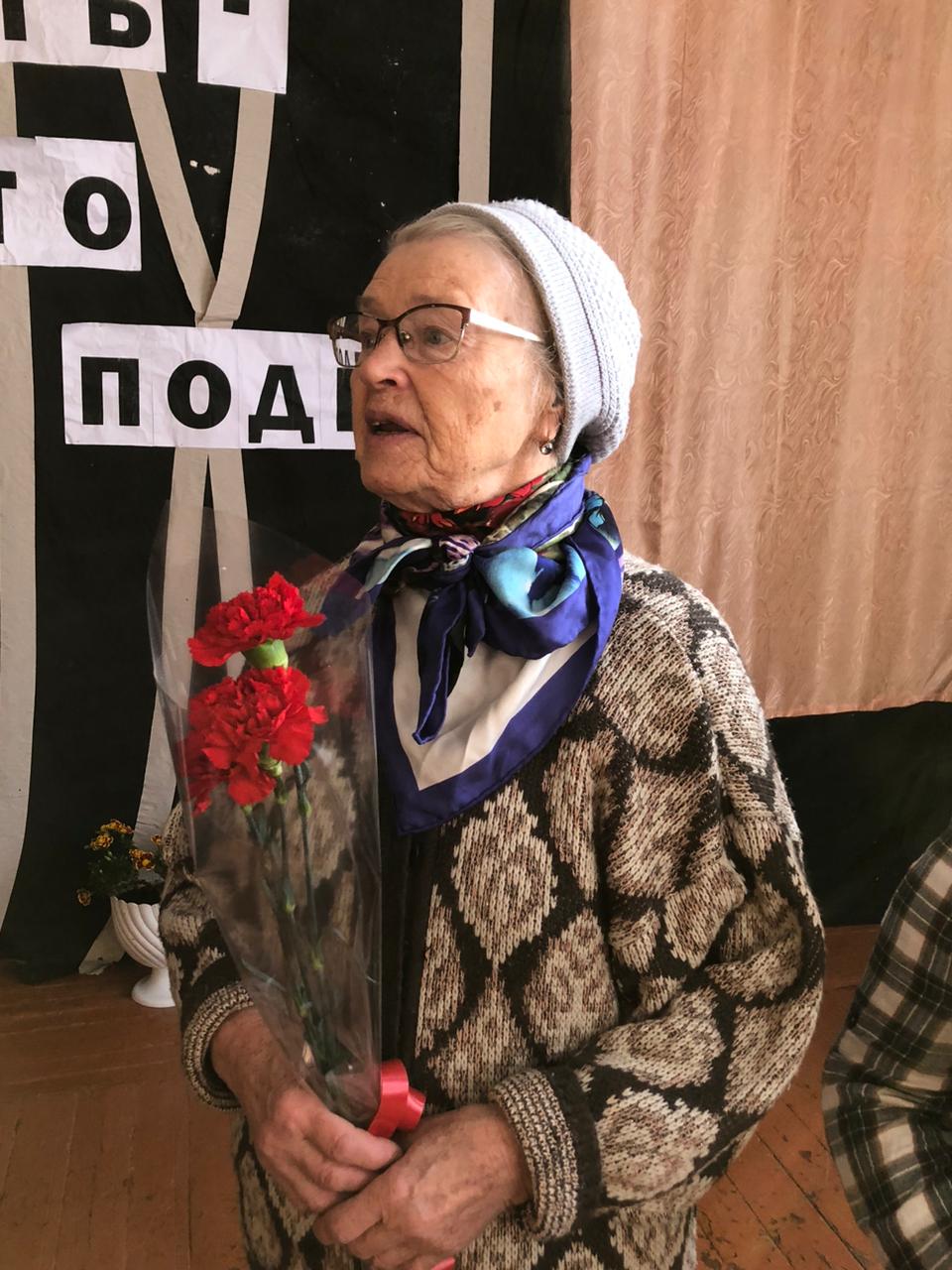 Активистки Краснинского районного отделения ЛООО "Союз женщин Липецкой области"встретились с блокадницей Ленинграда Колотухиной Тамарой Антоновной