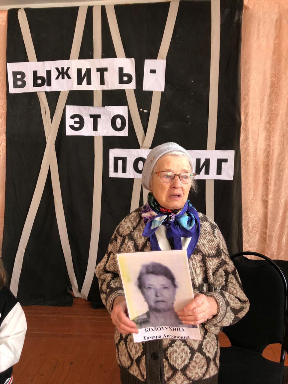 Активистки Краснинского районного отделения ЛООО "Союз женщин Липецкой области"встретились с блокадницей Ленинграда Колотухиной Тамарой Антоновной