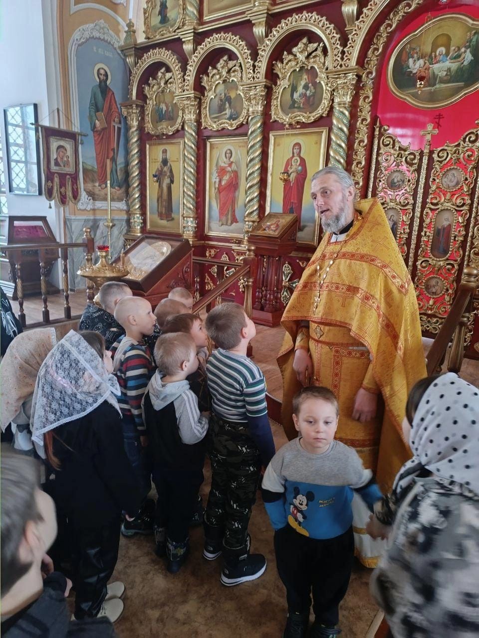 Активистки женсовета Усманского района организовали для детей экскурсию в храм Рождества Христова с.Поддубровка