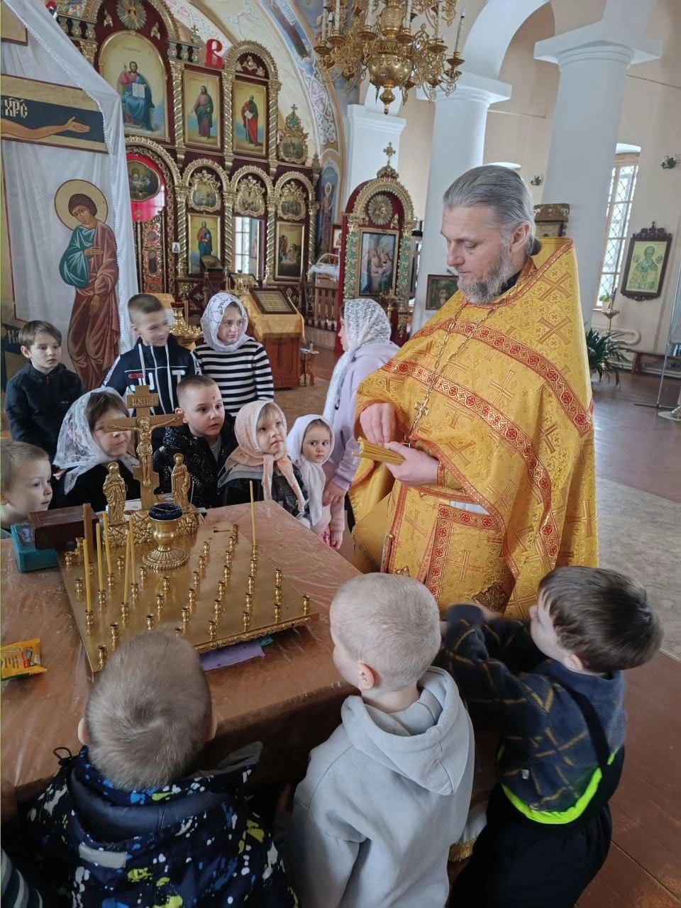 Активистки женсовета Усманского района организовали для детей экскурсию в храм Рождества Христова с.Поддубровка