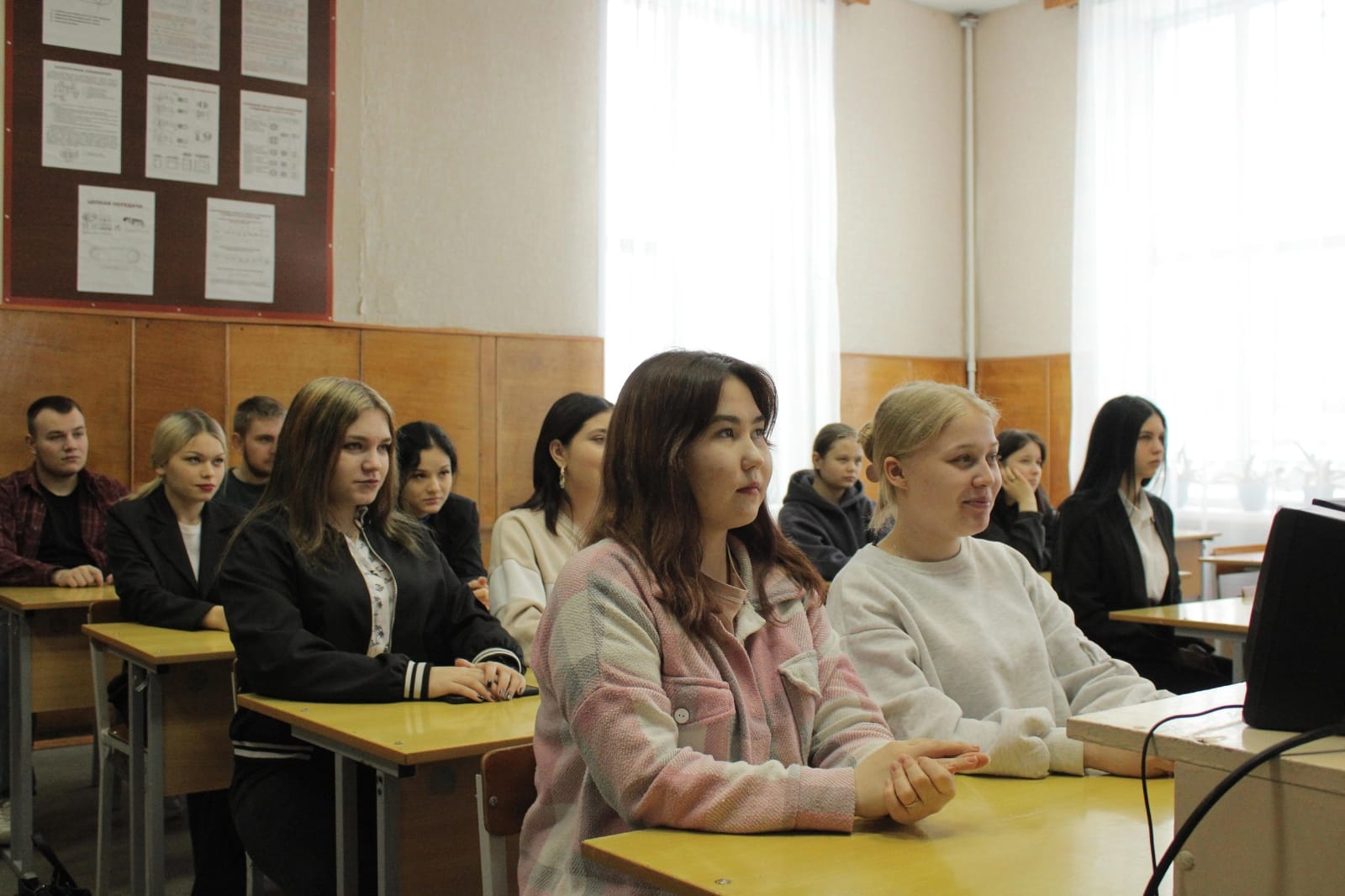 08.02.2024 в Усманском многопрофильном колледже прошли классные часы, посвященные теме «Союзники России»