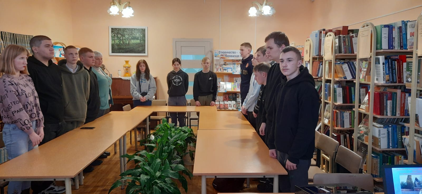 В Тербунской межпоселенческой библиотеке провели патриотический час «Блокадной памяти страницы»