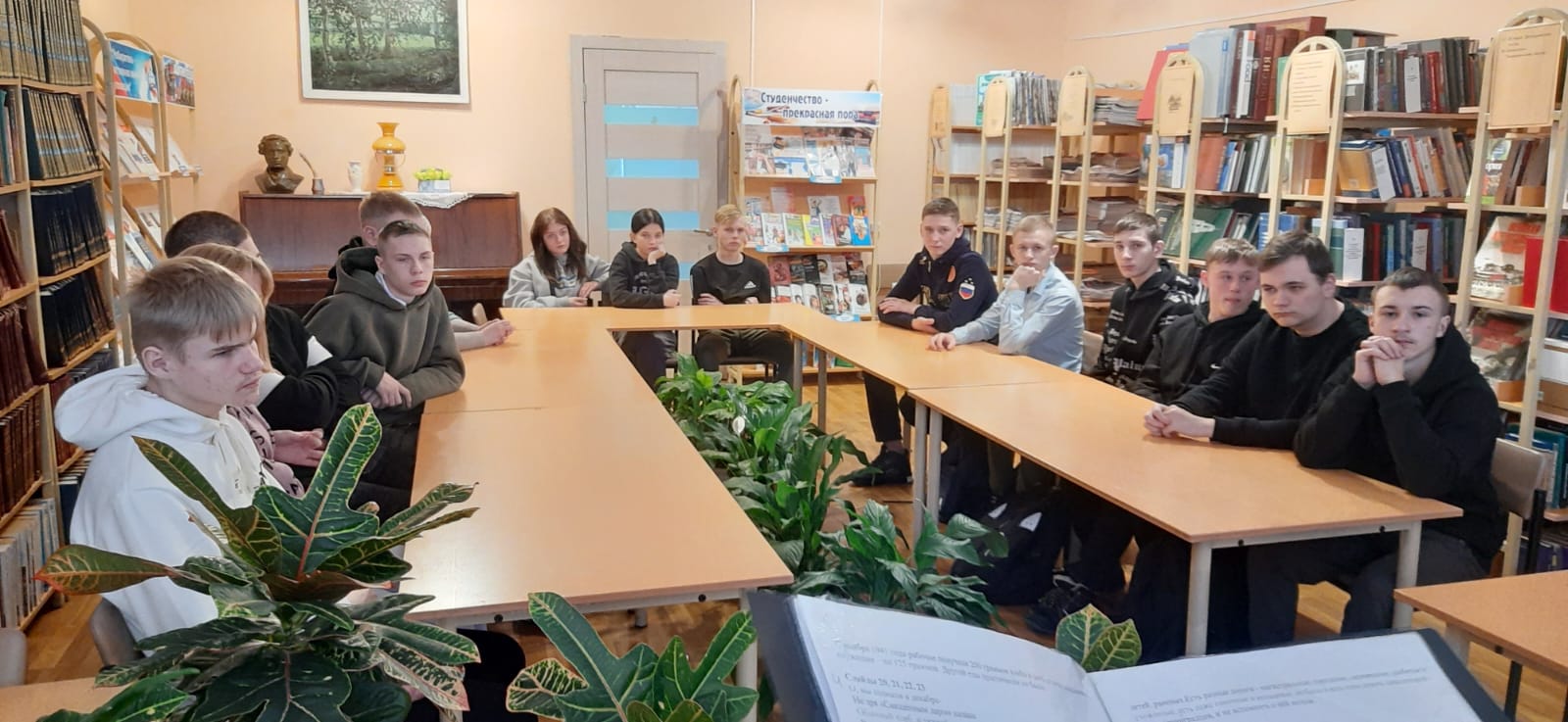 В Тербунской межпоселенческой библиотеке провели патриотический час «Блокадной памяти страницы»