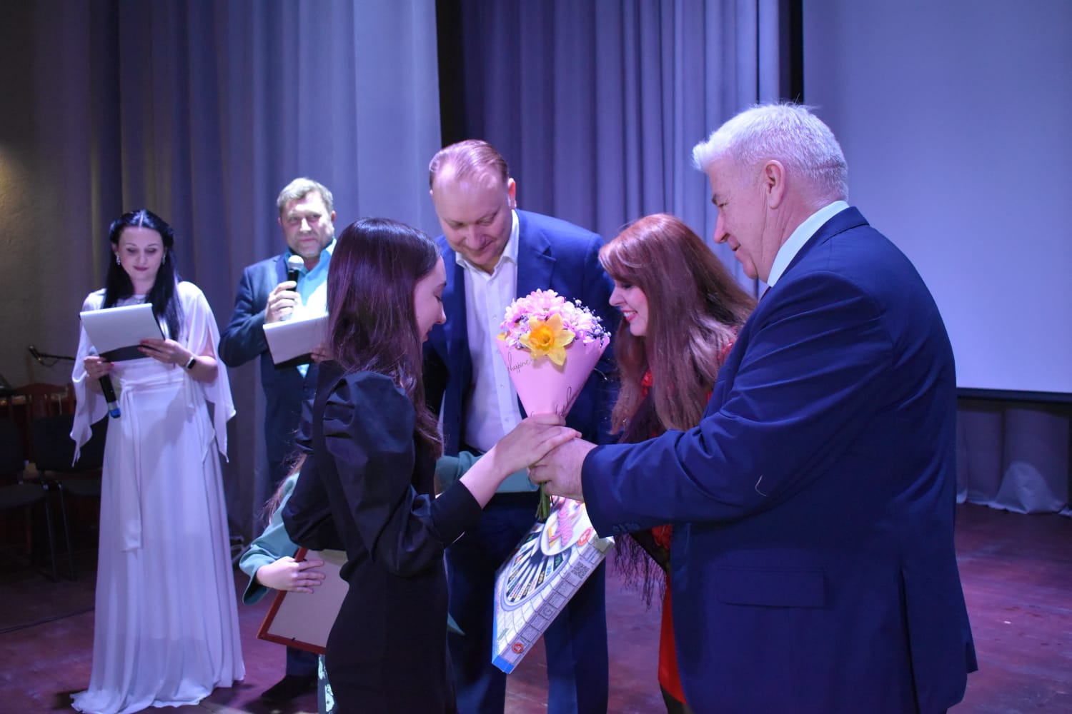 Торжественное мероприятие, посвященное Международному женскому дню, состоялось в Межпоселенческом ДК села Доброе.