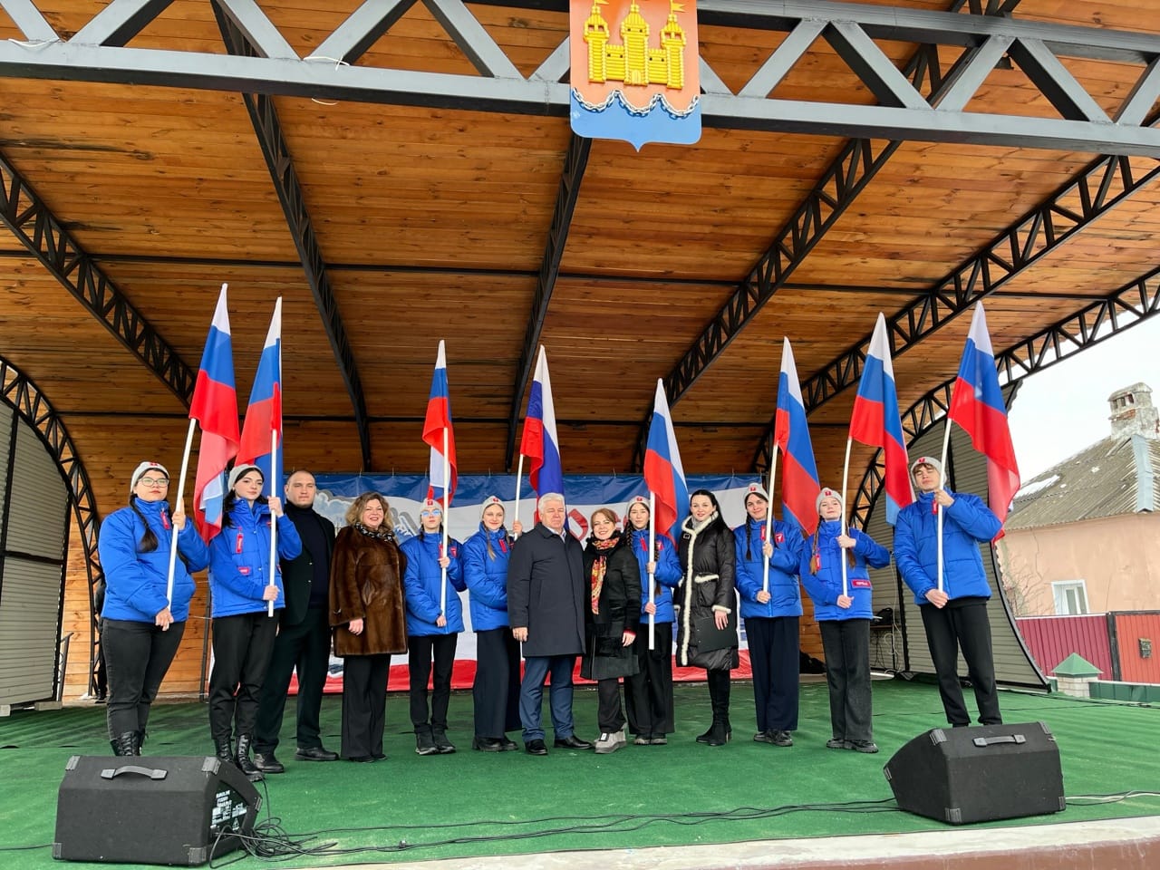 Митинг, посвященный десятой годовщине воссоединения Крыма с Россией, состоялся на главной площади Доброго