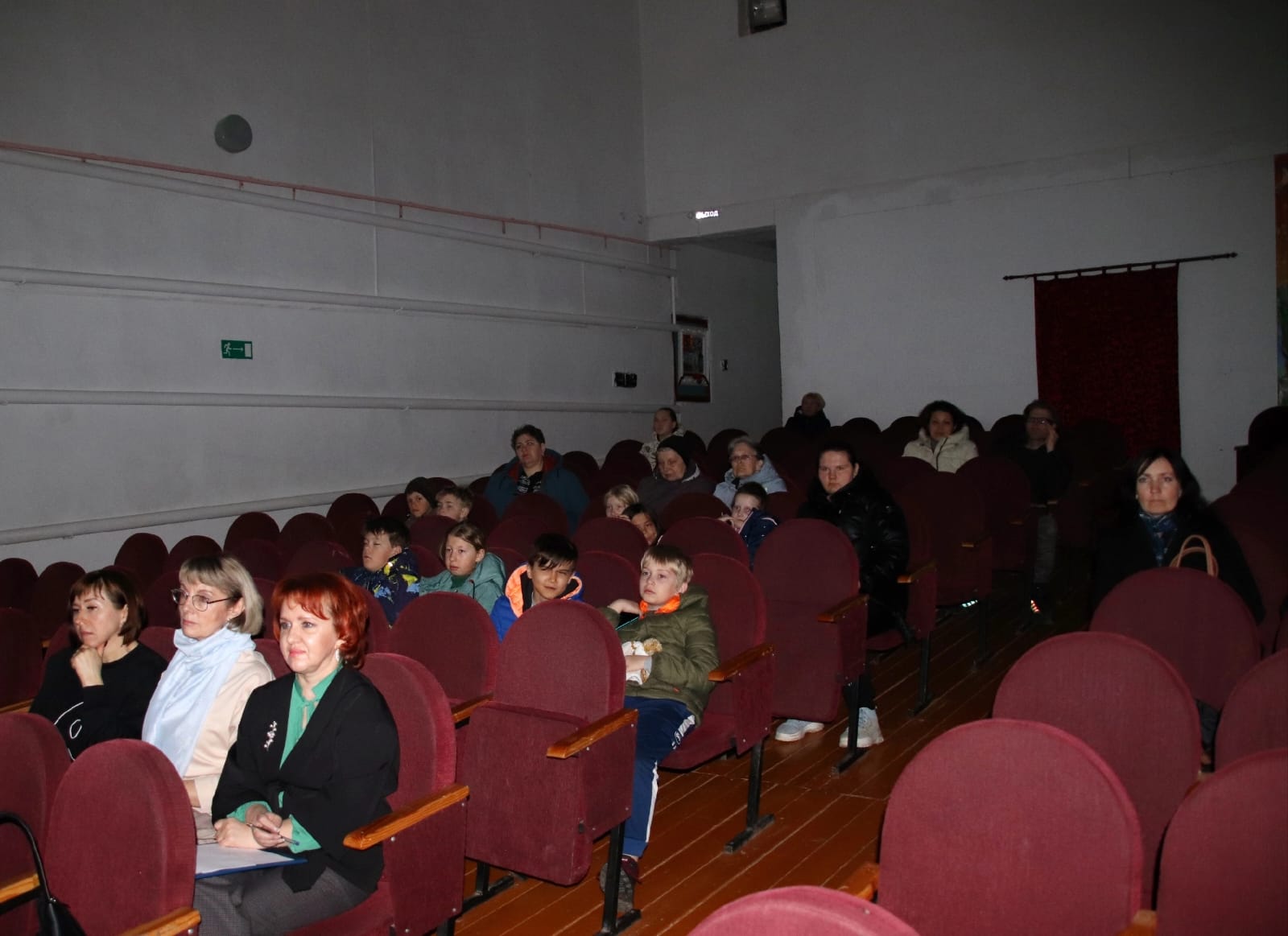 День театра отмечается 27 марта