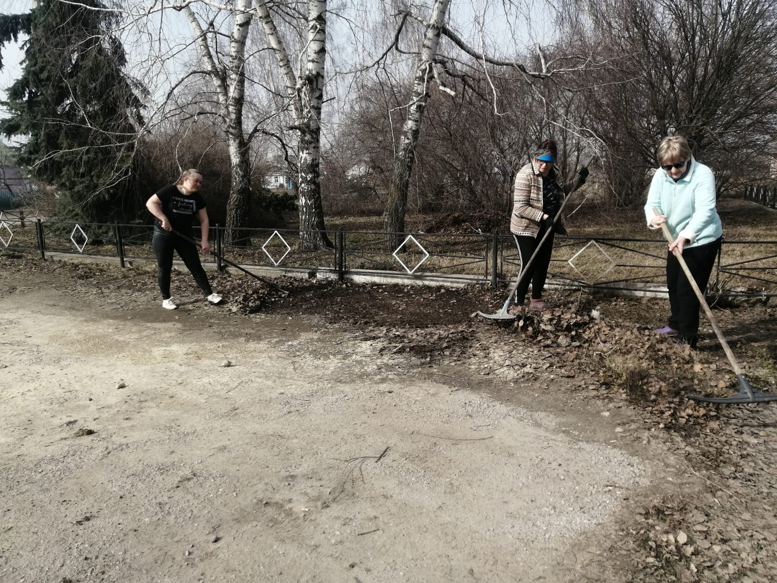 Сегодня в сельском поселении состоялся первый весенний субботник
