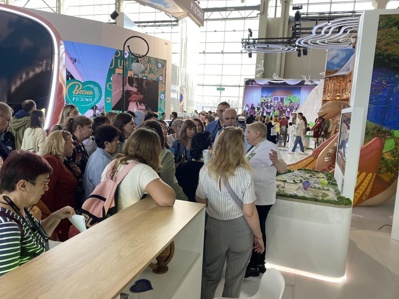 "ОТ ЮЖНЫЙ МОРЕЙ ДО ПОЛЯРНОГО КРАЯ РАСКИНУЛИСЬ НАШИ ЛЕСА И ПОЛЯ..."