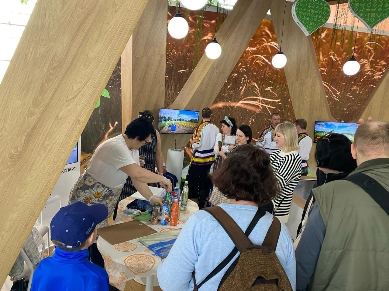 "ОТ ЮЖНЫЙ МОРЕЙ ДО ПОЛЯРНОГО КРАЯ РАСКИНУЛИСЬ НАШИ ЛЕСА И ПОЛЯ..."