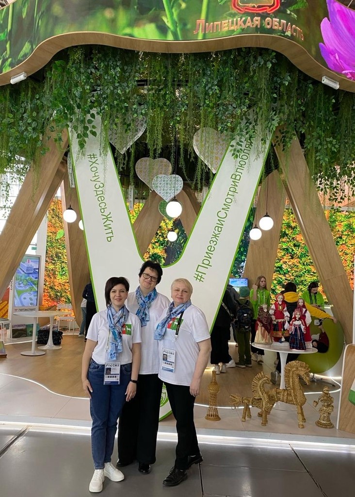 "ОТ ЮЖНЫЙ МОРЕЙ ДО ПОЛЯРНОГО КРАЯ РАСКИНУЛИСЬ НАШИ ЛЕСА И ПОЛЯ..."