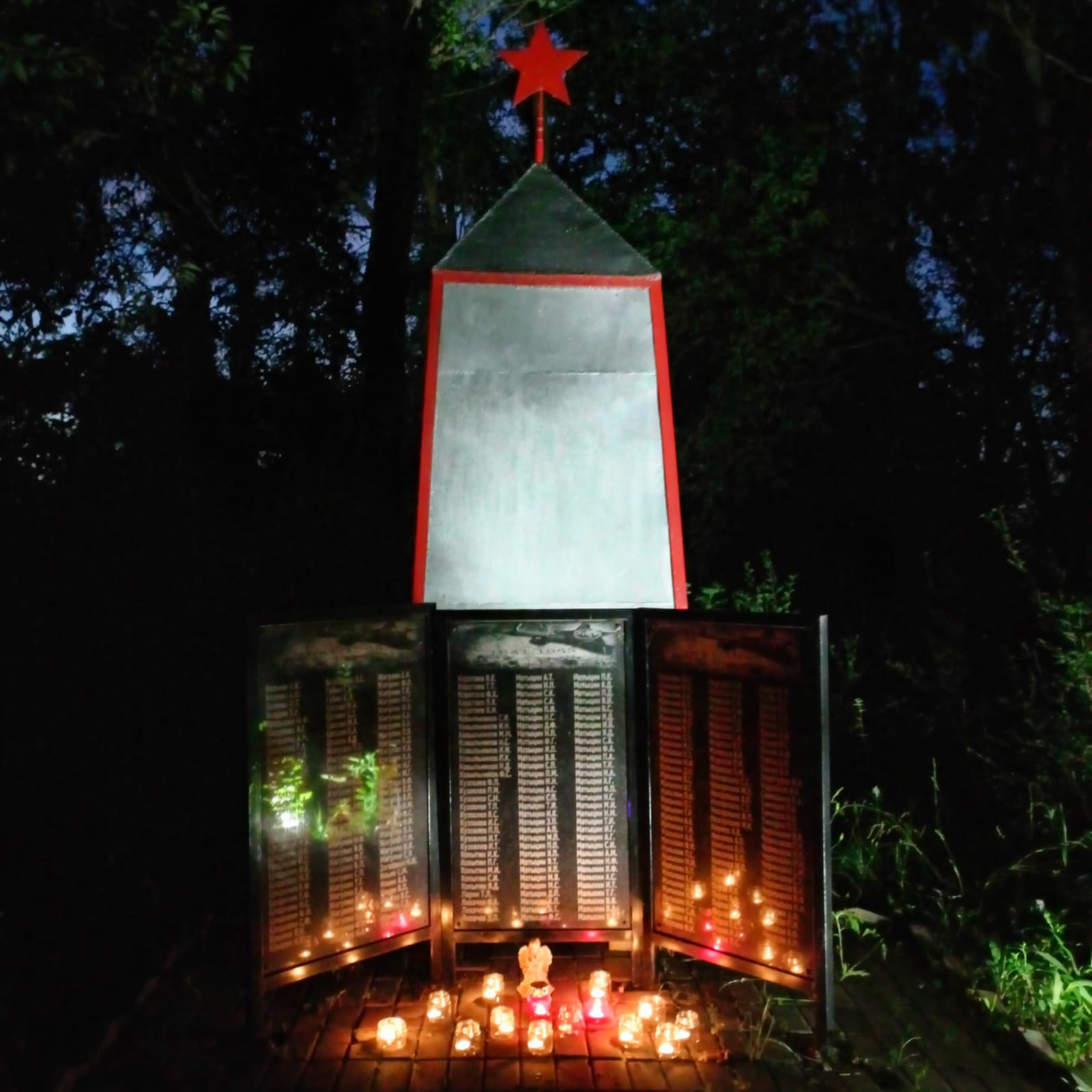 В Добринсом районе активисты приняли участие в акции "Свеча памяти 2024"