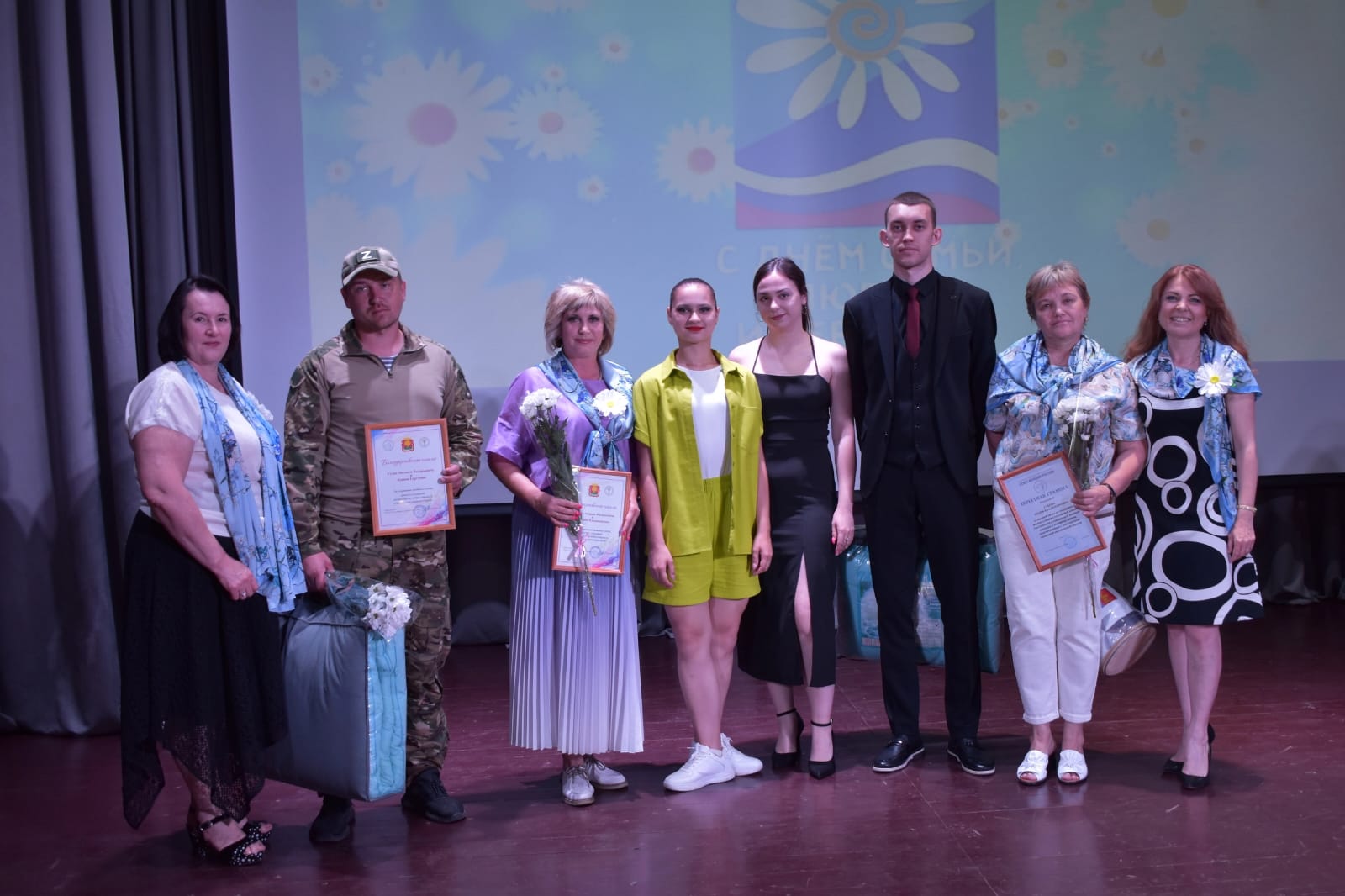 В Межпоселенческом доме культуры села Доброе состоялось чествование лучших семей Добровского округа