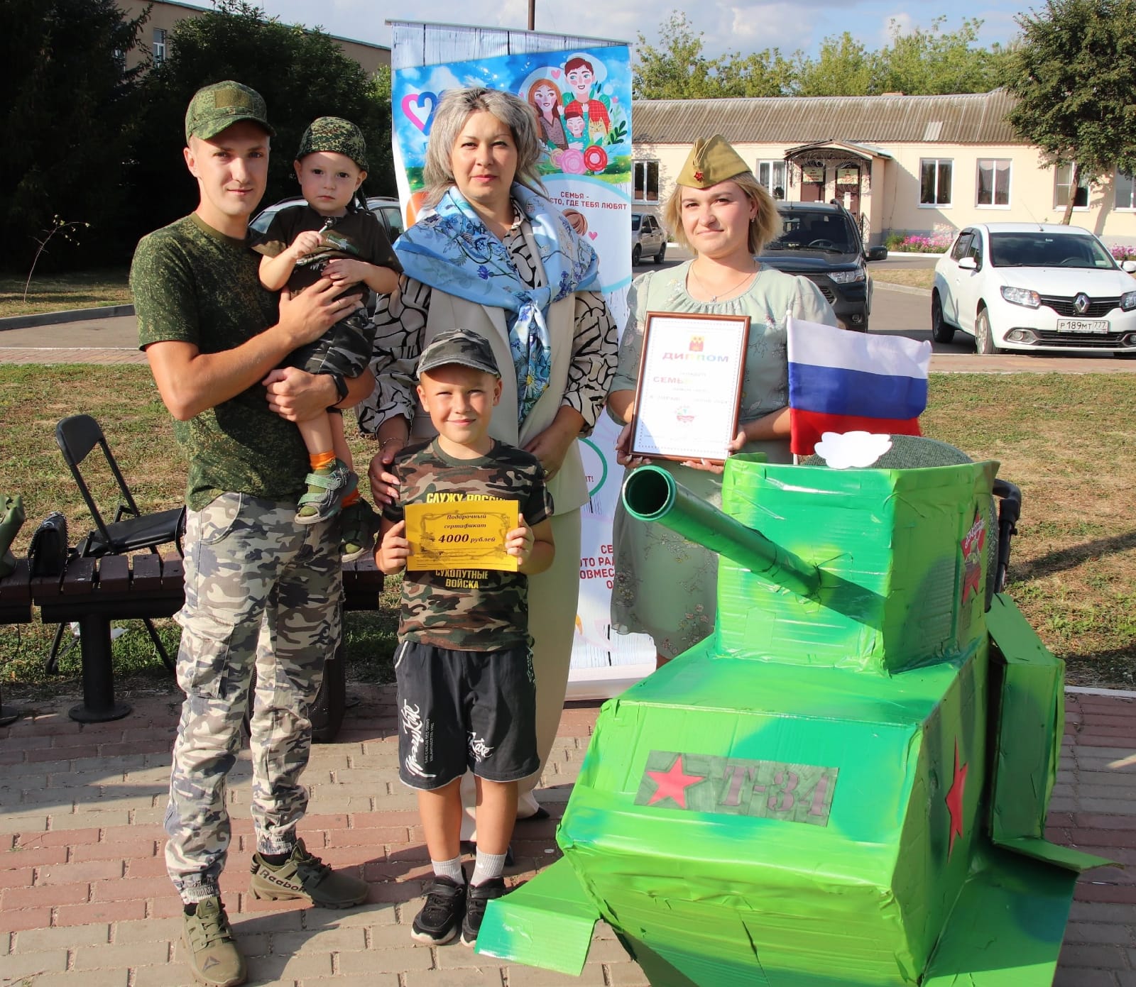27 июля в с Красное прошел ежегодный конкурс «Парад колясок»
