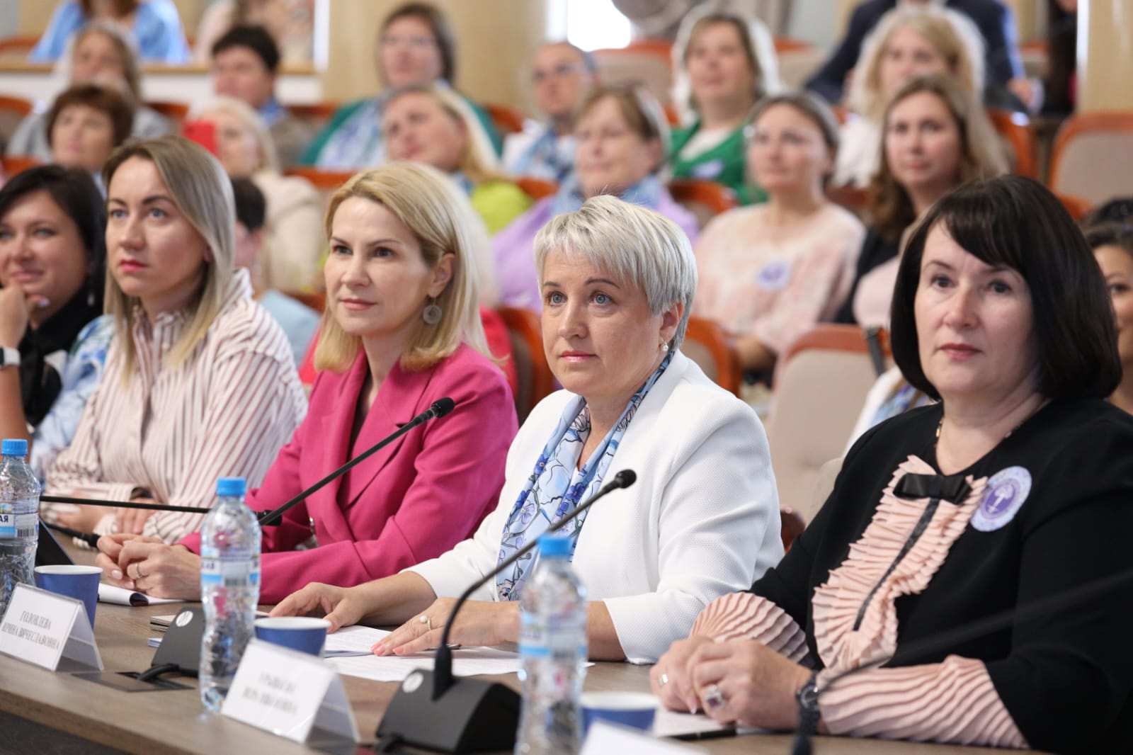 По всей стране прошла волна отчетно-выборных конференций региональных отделений Союза женщин России