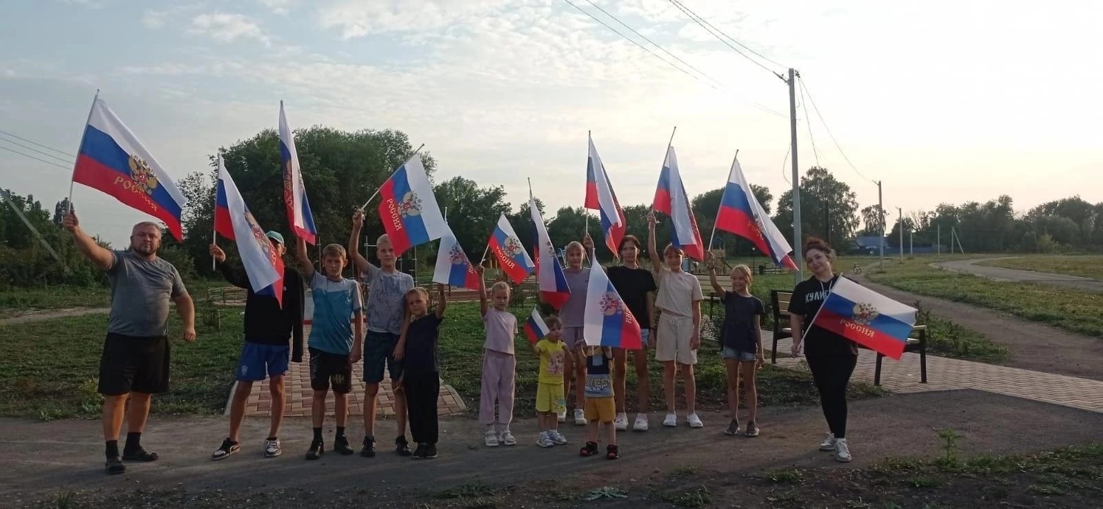 Усманские активистки организовали различные праздничные мероприятия ко "Дню Государственного флага"