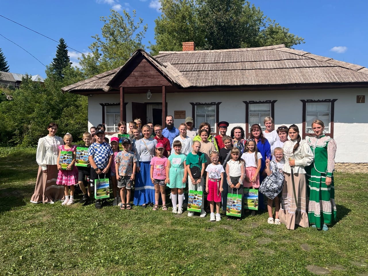 В Елецком районе были организованы экскурсии, игры, конкурсы и чаепитие для детей участников СВО