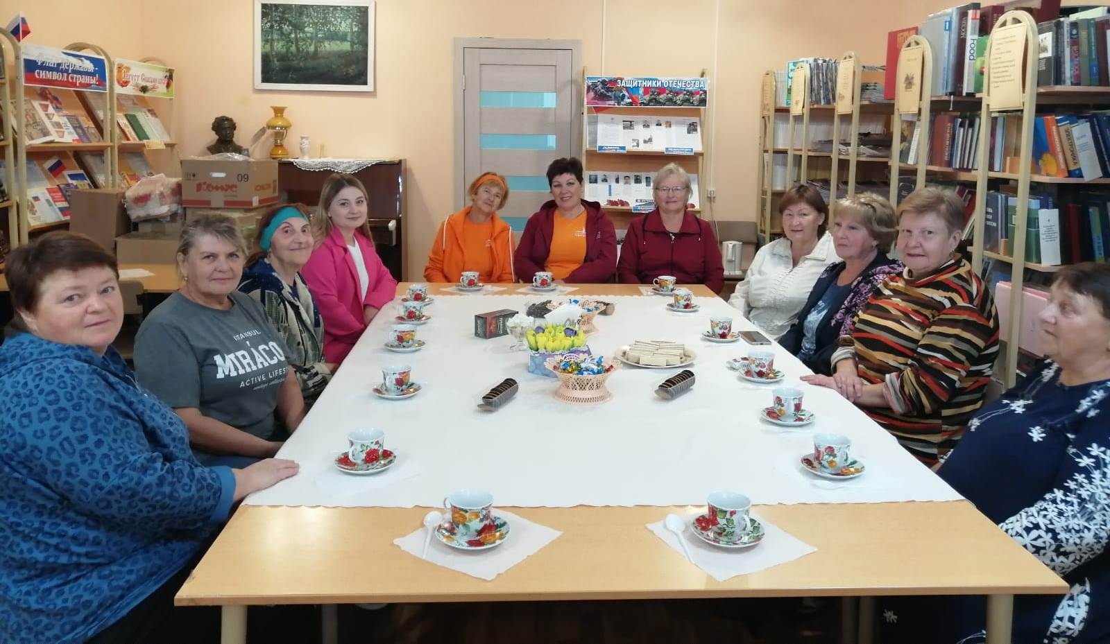 В золотую, осеннюю пору, в первый день октября все внимание и все самые добрые слова обращены к людям старшего возраста