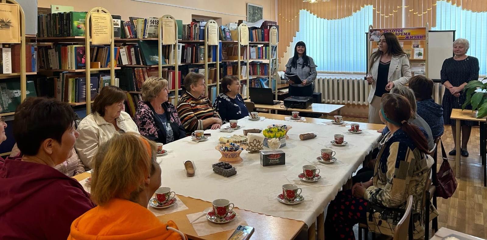 В золотую, осеннюю пору, в первый день октября все внимание и все самые добрые слова обращены к людям старшего возраста