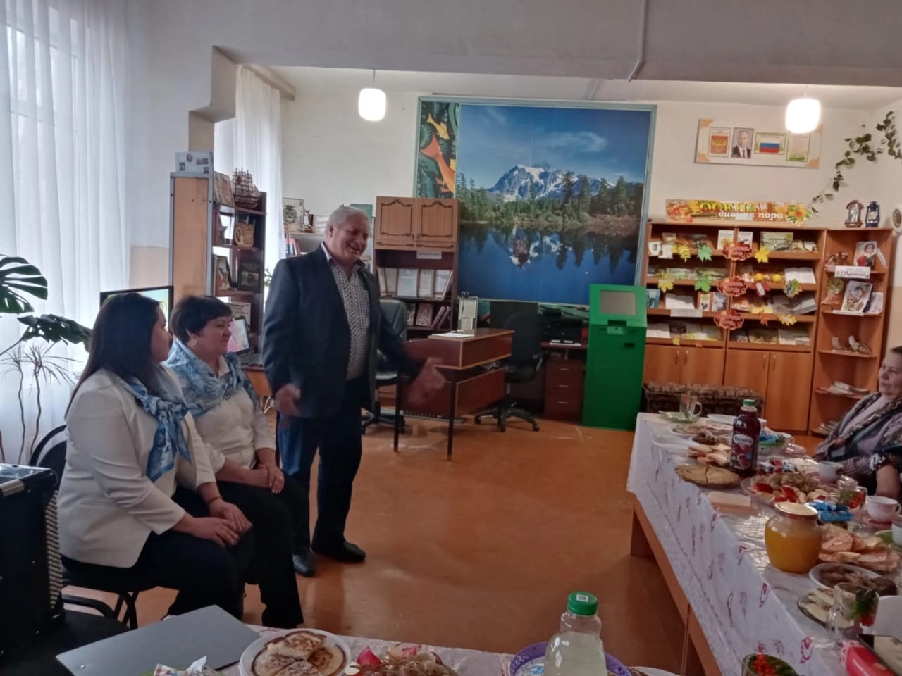 В череде промозглых ноябрьских дней притаился теплый праздник – День матери