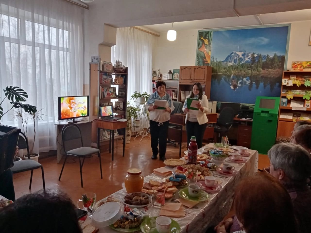 В череде промозглых ноябрьских дней притаился теплый праздник – День матери