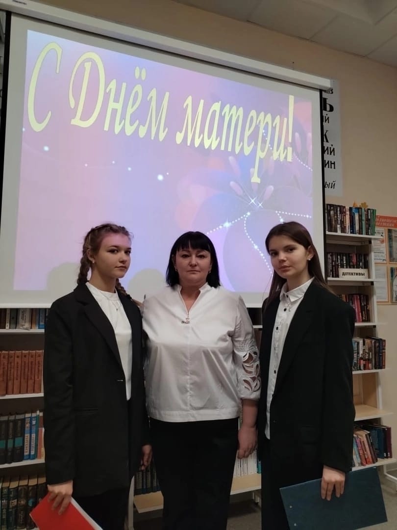 В череде промозглых ноябрьских дней притаился теплый праздник – День матери