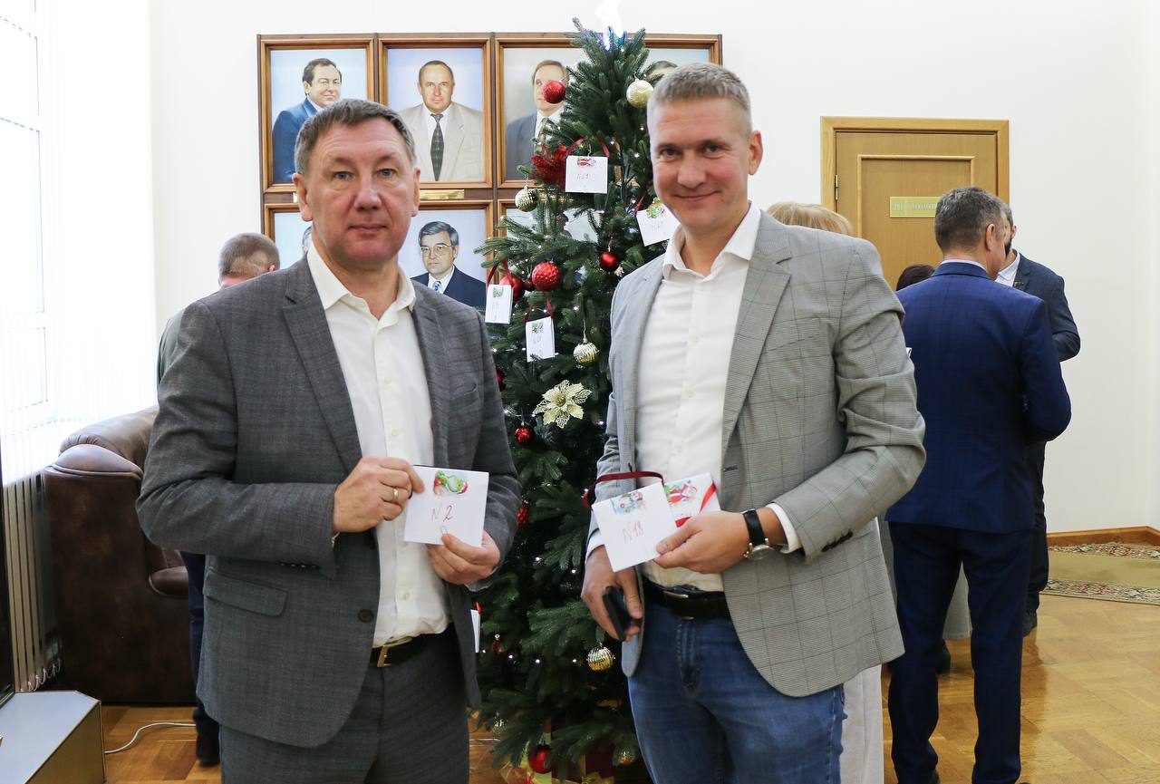 В Липецком городском Совете депутатов стало доброй традицией ежегодно ставить «Ёлку добра»