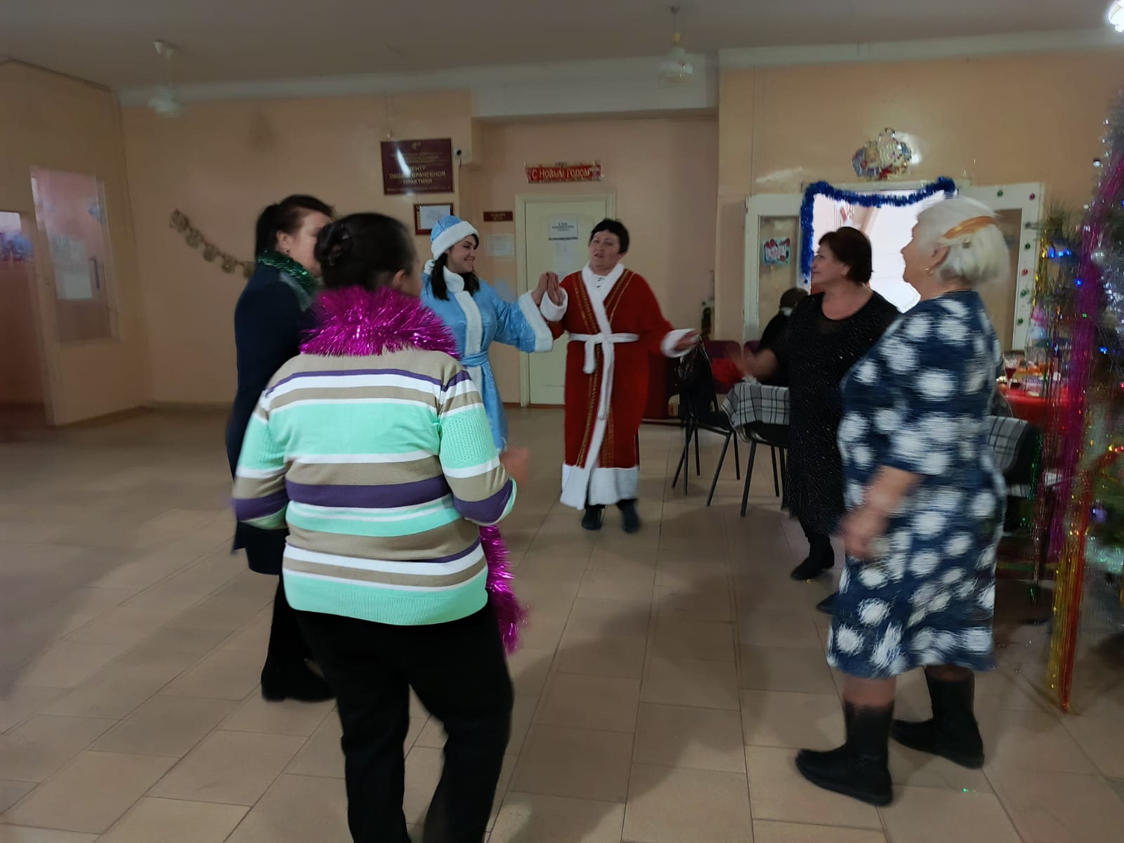 Чудеса и праздник нужно создавать самим, даря тепло души односельчанам!