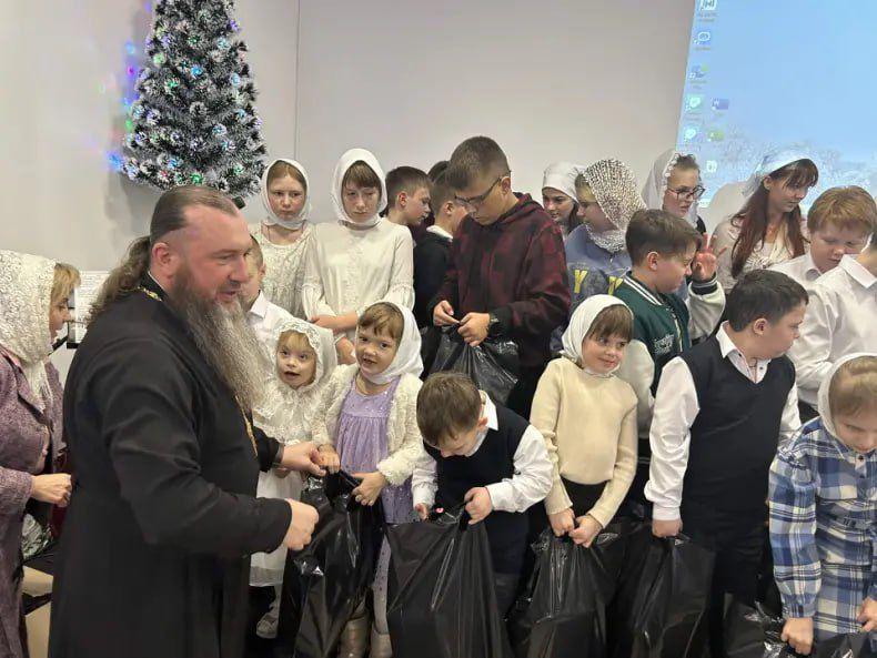 В Хлевенском районе в храме Рождества Христова в селе Манино на престольный праздник собралось более двухсот верующих