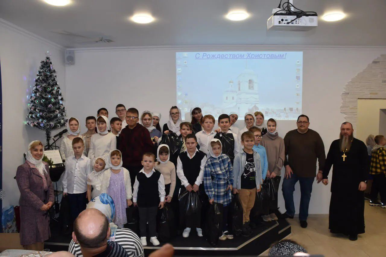 В Хлевенском районе в храме Рождества Христова в селе Манино на престольный праздник собралось более двухсот верующих