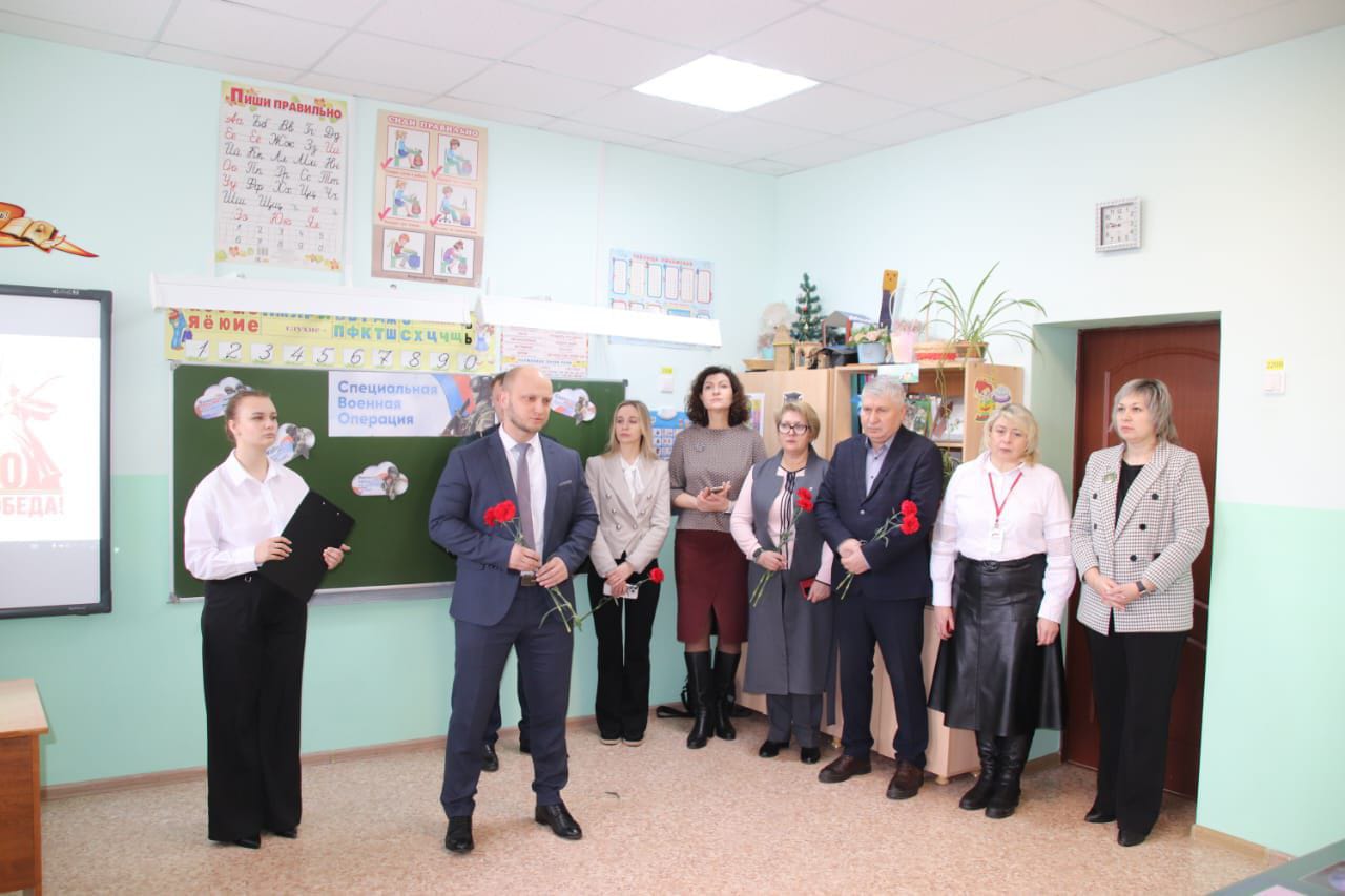 Сегодня в школе села В. Дрезгалово состоялось торжественное открытие сразу нескольких «Парт Героев»