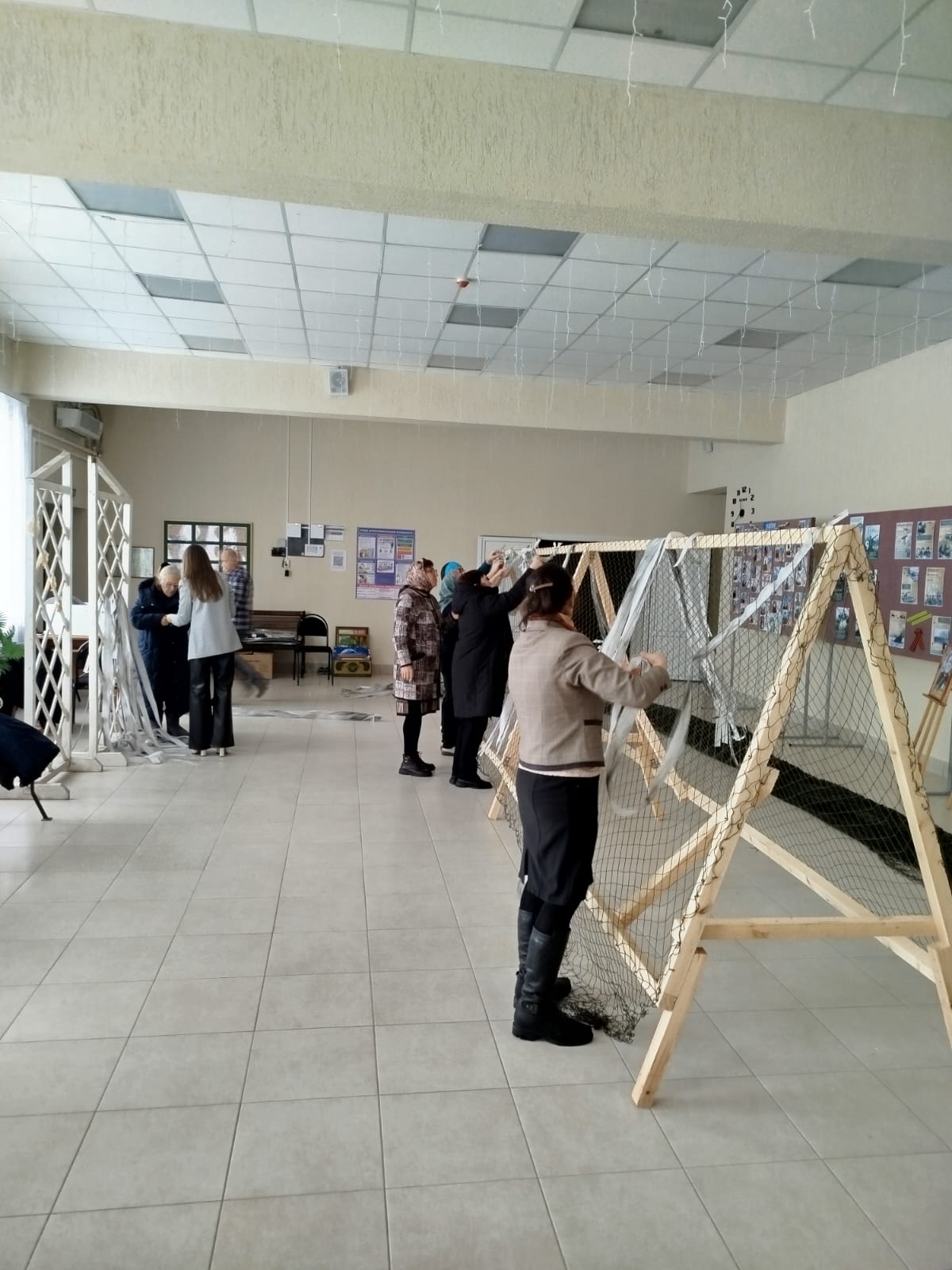 В Усманском районе открылся новый пункт по плетению маскировочных сетей для участников СВО