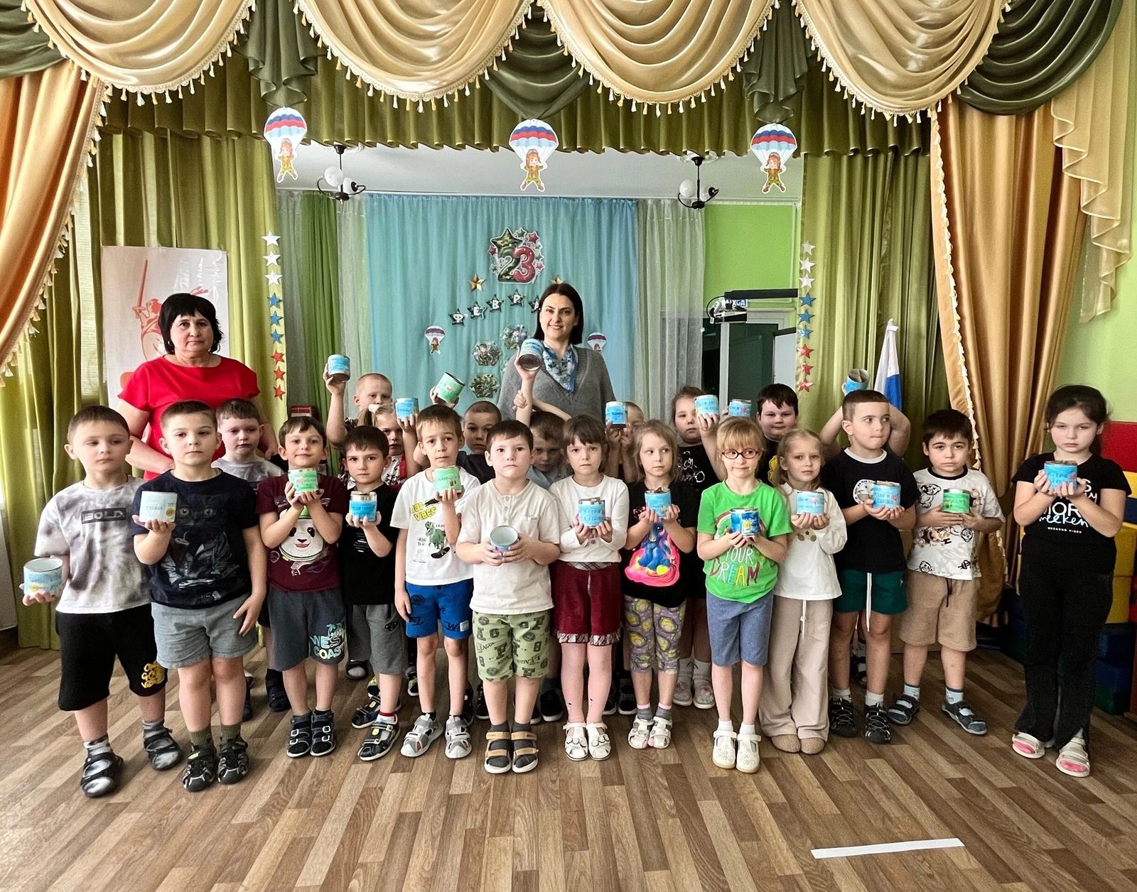 В рамках всенародной акции"Окопная свеча" в Ельце прошел мастер-класс по изготовлению окопных свечей.