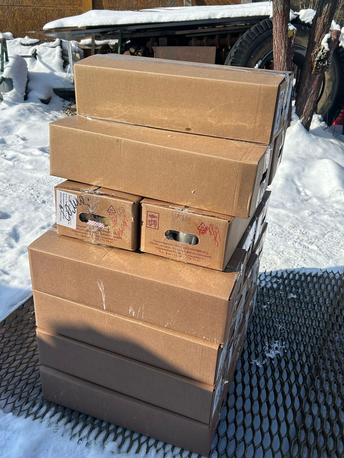 В рамках всенародной акции"Окопная свеча" в Ельце прошел мастер-класс по изготовлению окопных свечей.