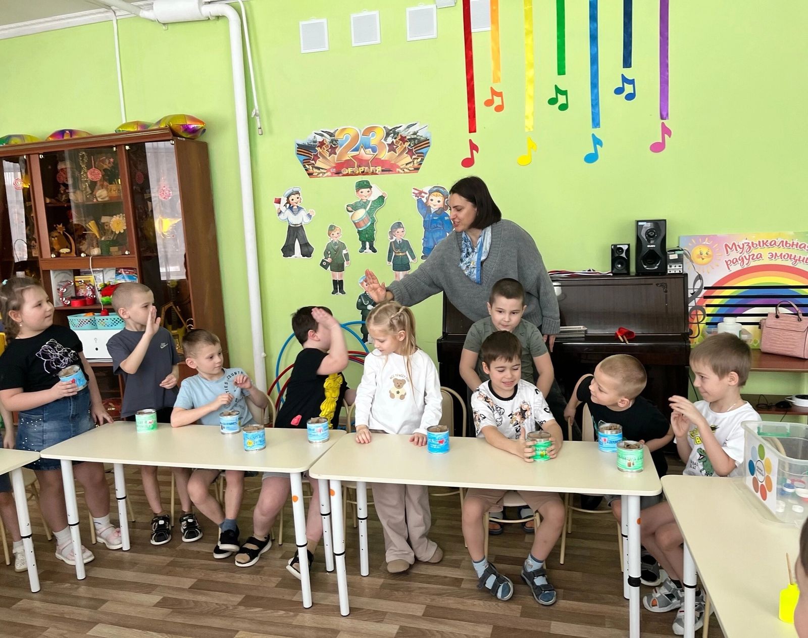 В рамках всенародной акции"Окопная свеча" в Ельце прошел мастер-класс по изготовлению окопных свечей.